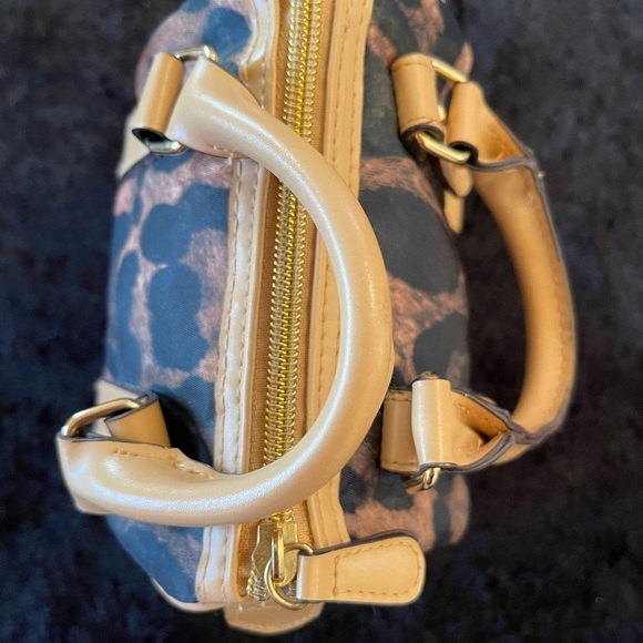 Victoria’s Secret Logo Angel Cute Leopard bag mini handbag - Picture 3 of 9